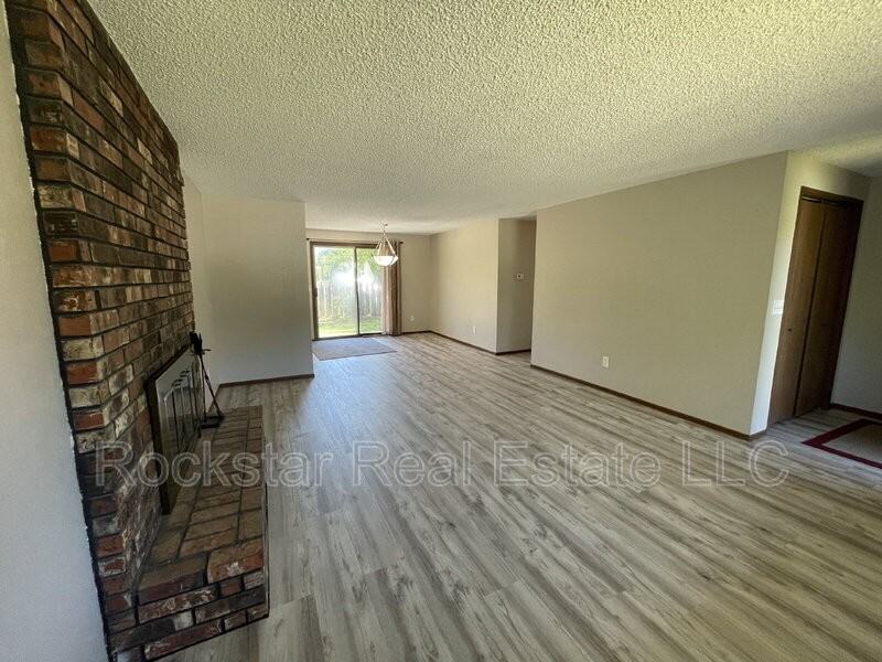 9514 N Howard St - Photo 4 of 33