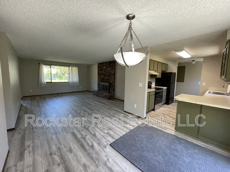 9514 N Howard St - Photo 5 of 33