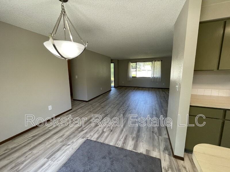 9514 N Howard St - Photo 6 of 33