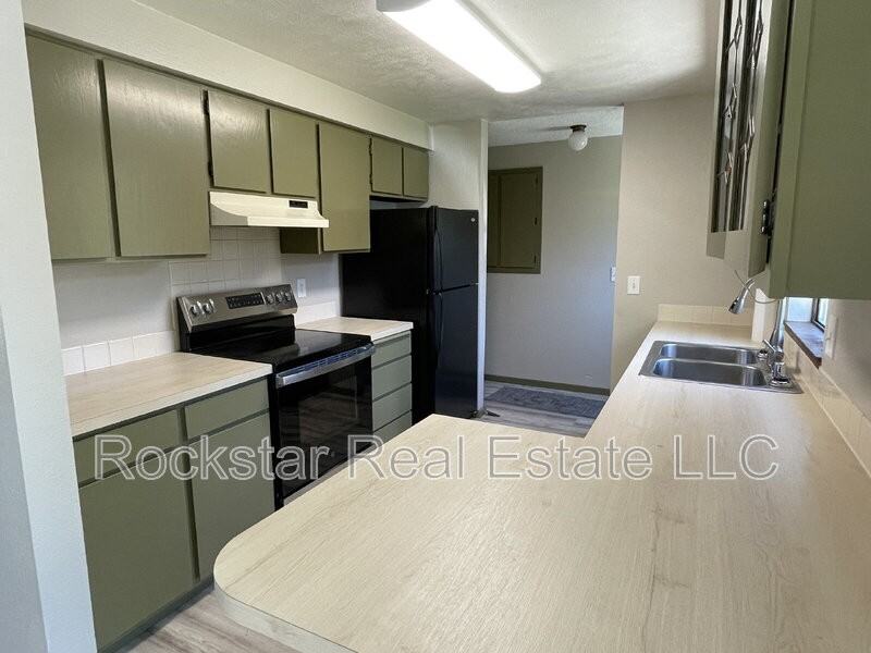 9514 N Howard St - Photo 7 of 33