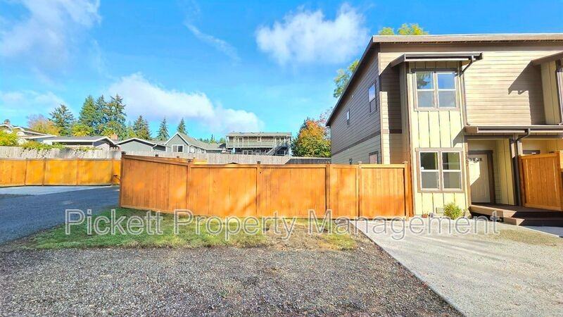 3667 Pine Rd - Photo 3 of 29