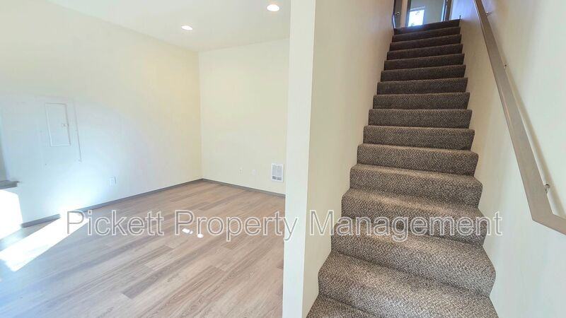 3667 Pine Rd - Photo 7 of 29