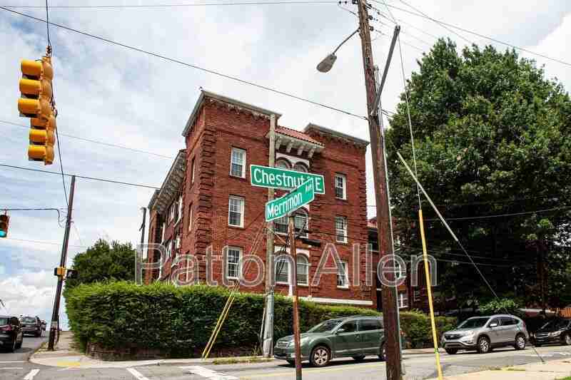 116 E Chestnut St #15 - Photo 2 of 16