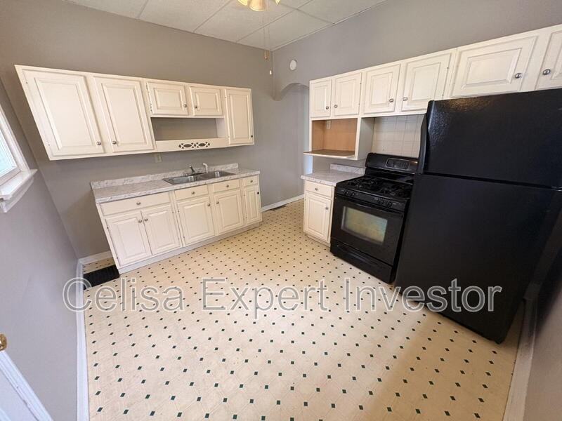 1237 W Packard Ave - Photo 3 of 7