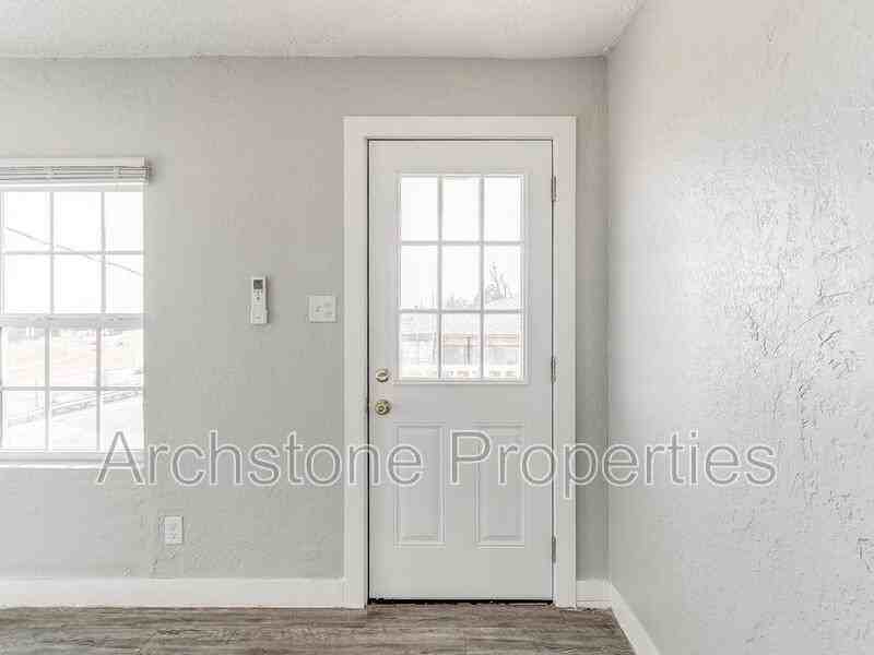 1231 N Grand Blvd - Photo 4 of 33