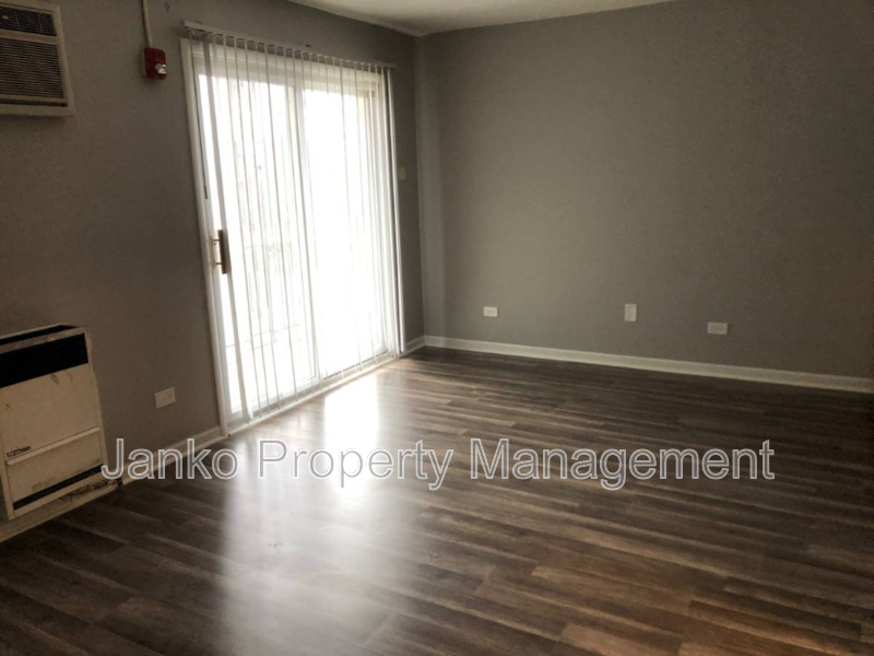 3333 Commercial Ave #13 - Photo 6 of 7