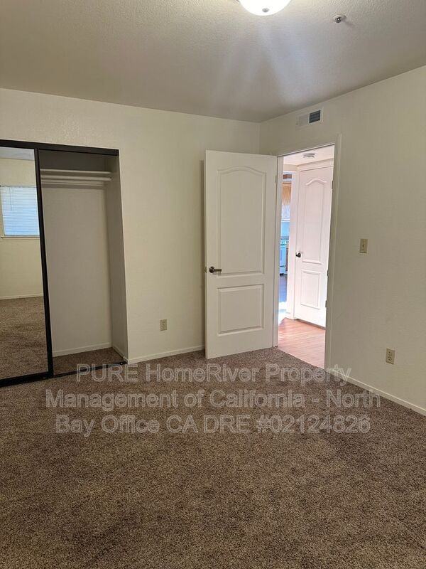 915 S Oak St - Photo 4 of 16