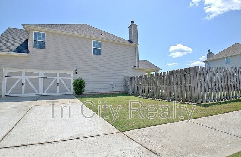 20 Mediterranean Ave - Photo 4 of 50