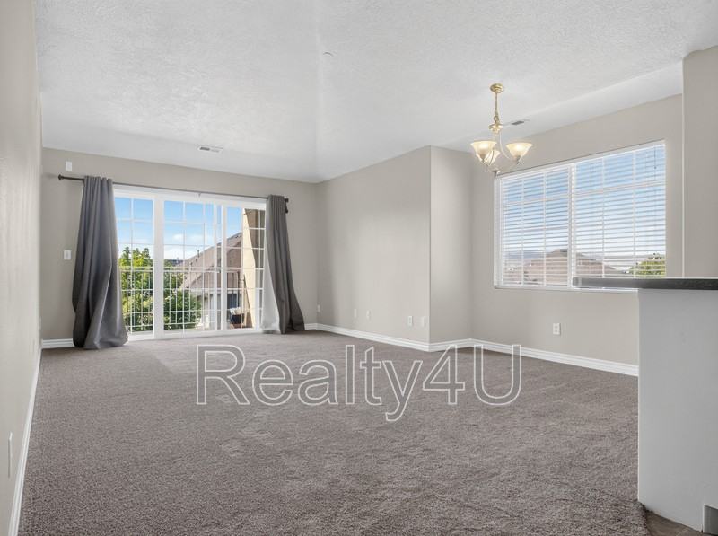 1212 W Spencer Rd #303 - Photo 3 of 25