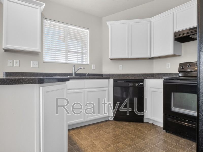 1212 W Spencer Rd #303 - Photo 6 of 25