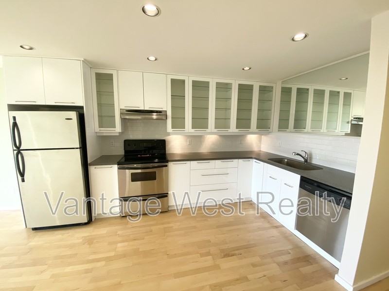 708 Leon Ave - Photo 2 of 11