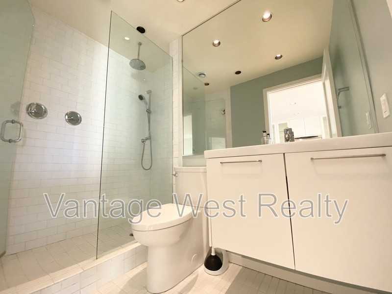 708 Leon Ave - Photo 3 of 11