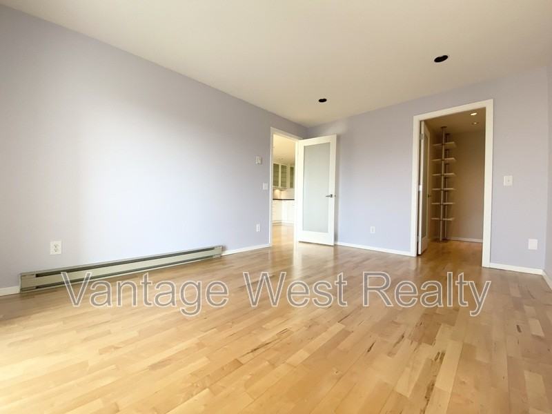 708 Leon Ave - Photo 4 of 11