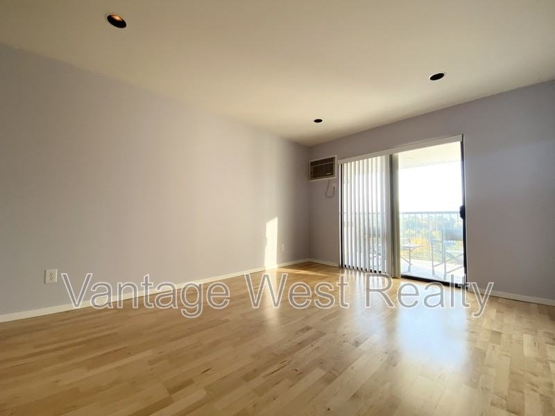 708 Leon Ave - Photo 5 of 11