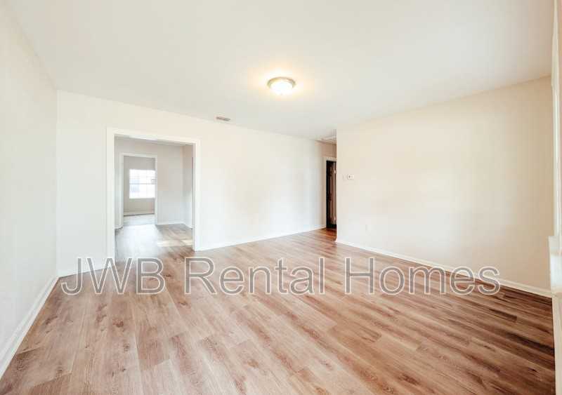 2574 Commonwealth Ave - Photo 4 of 17