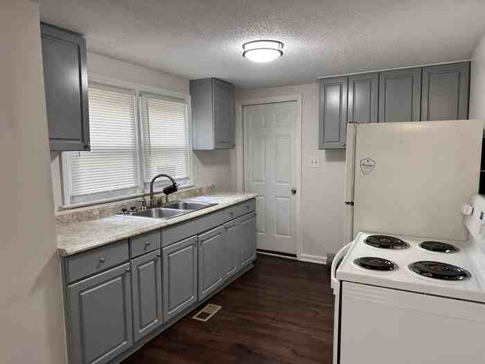 568 Gantt St - Photo 4 of 9