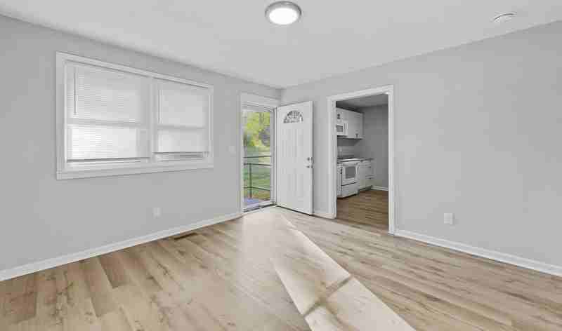 295 S Benedict Ave - Photo 3 of 10