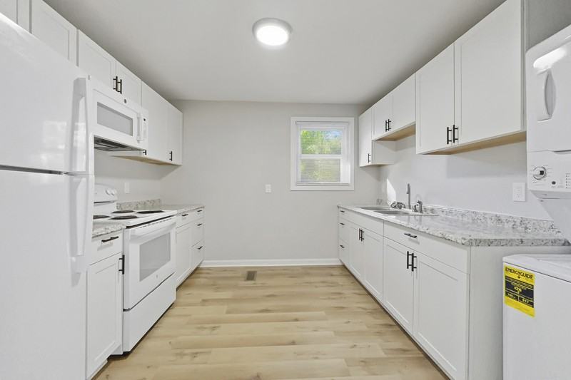 295 S Benedict Ave - Photo 4 of 10
