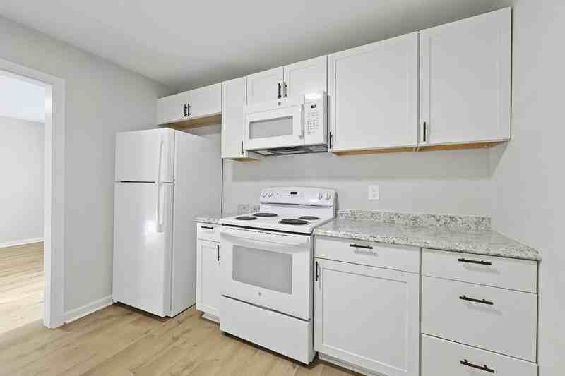 295 S Benedict Ave - Photo 5 of 10