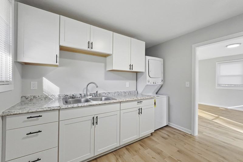 295 S Benedict Ave - Photo 6 of 10