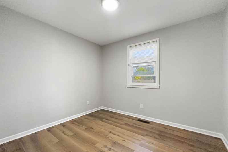 295 S Benedict Ave - Photo 7 of 10