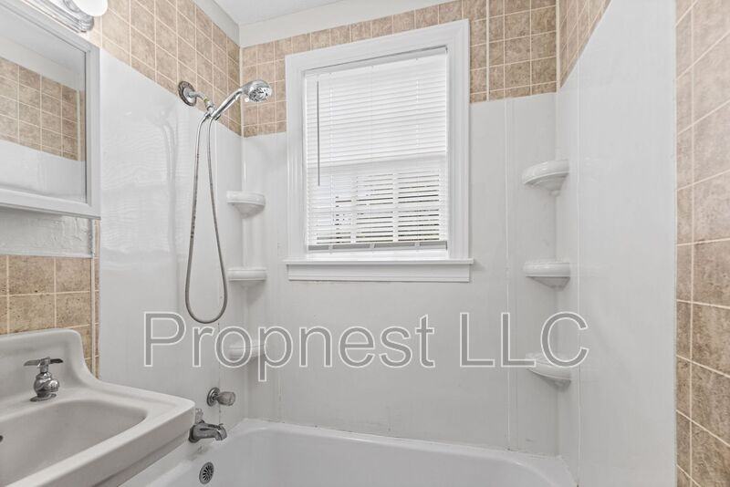 2092 Linden Ave #5 - Photo 7 of 8