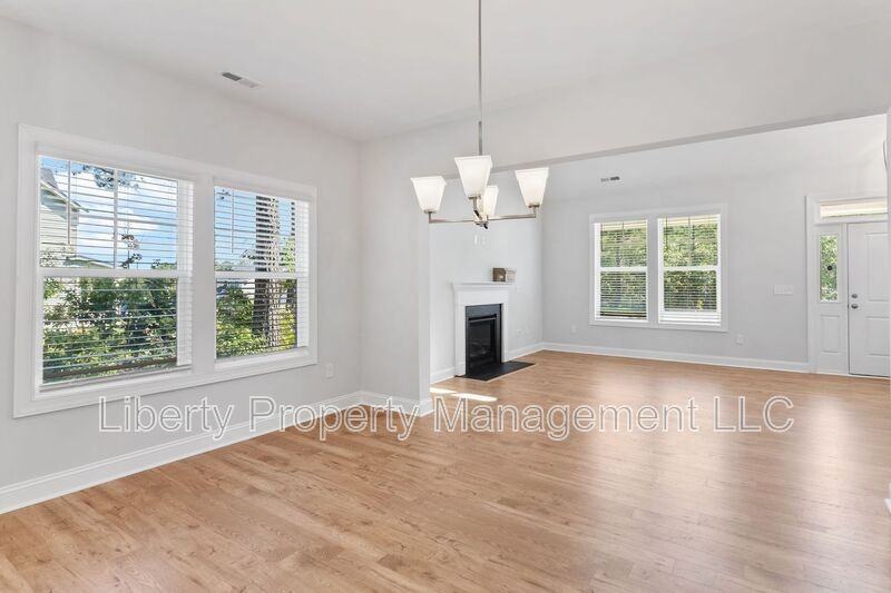 25 Kingwood Ct - Photo 3 of 19