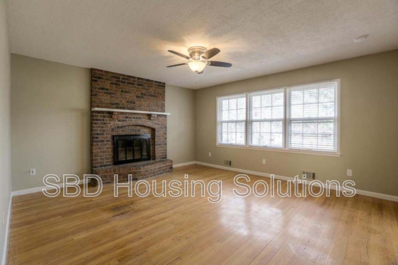 8311 Manning Ave - Photo 3 of 13