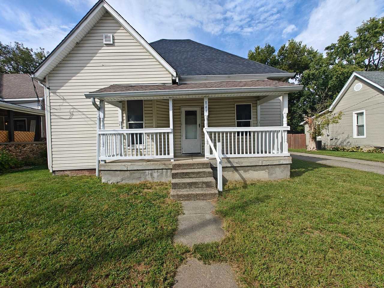 844 W Franklin St - Photo 2 of 13
