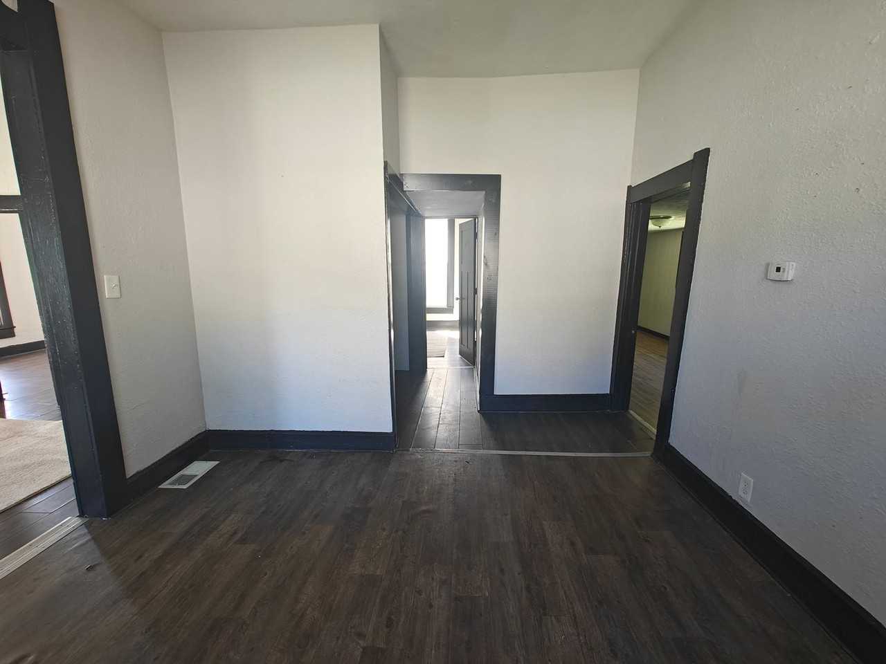 844 W Franklin St - Photo 5 of 13