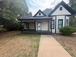 featured image of 709 W Chambers St