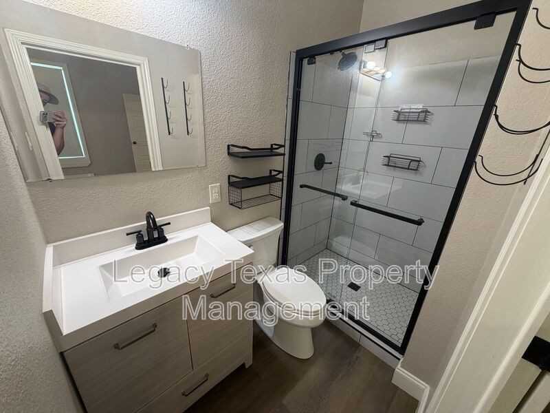 709 W Chambers St - Photo 5 of 14