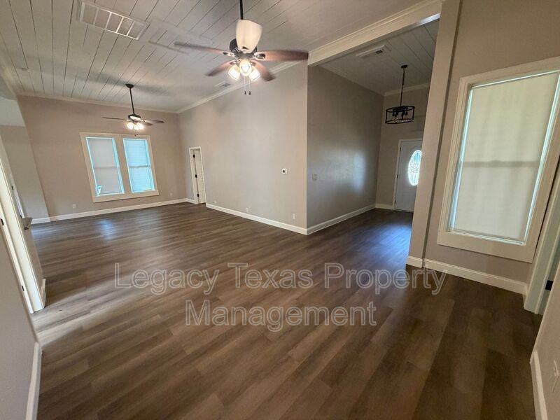 709 W Chambers St - Photo 6 of 14
