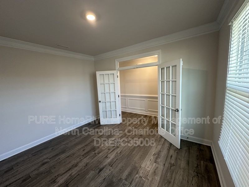 6021 Whitechapel Ct - Photo 7 of 50