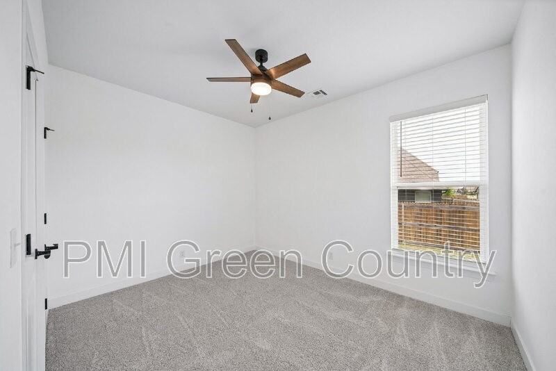 11806 N 131st East Ave - Photo 7 of 30
