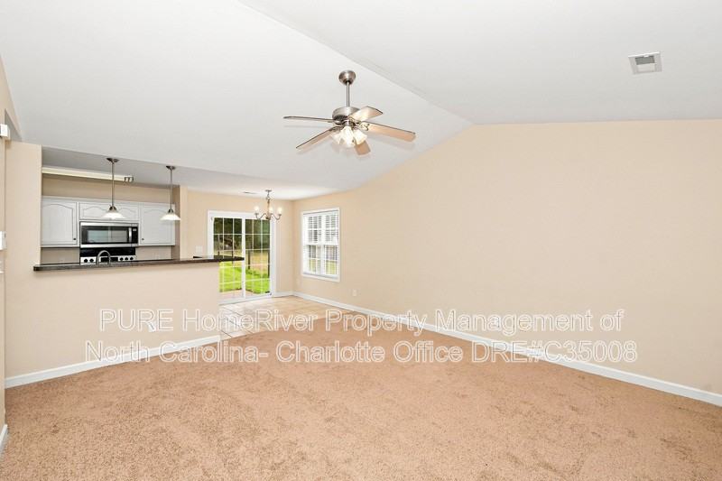 1459 Ontario Dr - Photo 5 of 23
