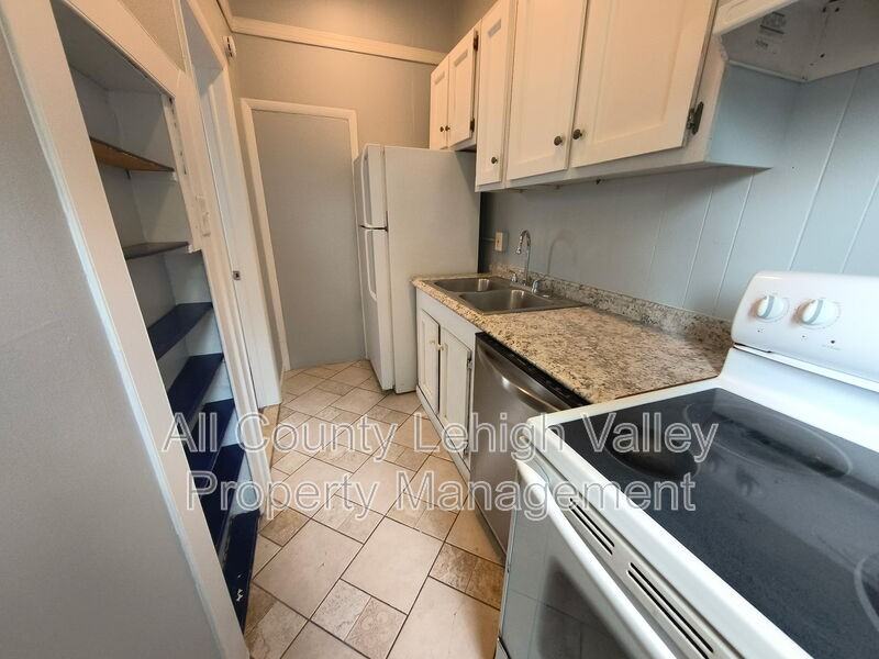 127 N 12th St - Photo 3 of 12