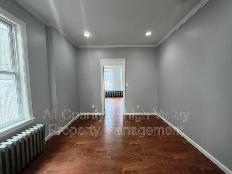 127 N 12th St - Photo 6 of 12