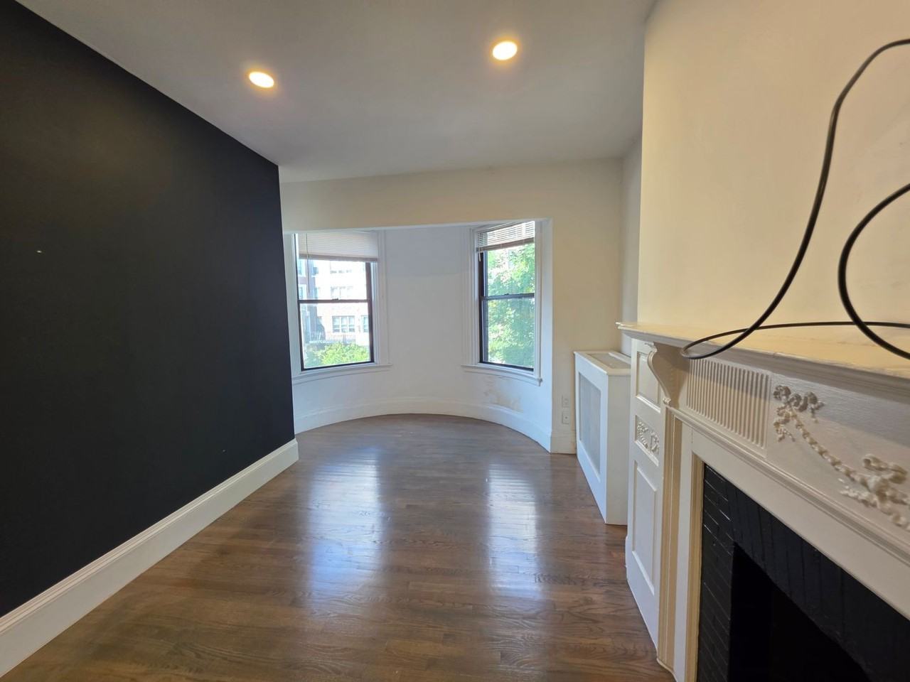 514 Beacon St - Photo 2 of 25
