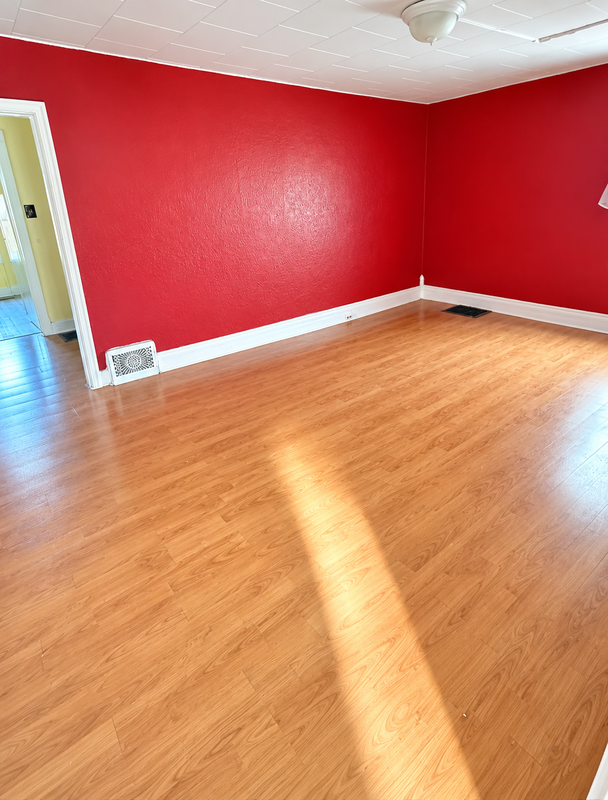 11038 84 Ave Nw - Photo 2 of 5