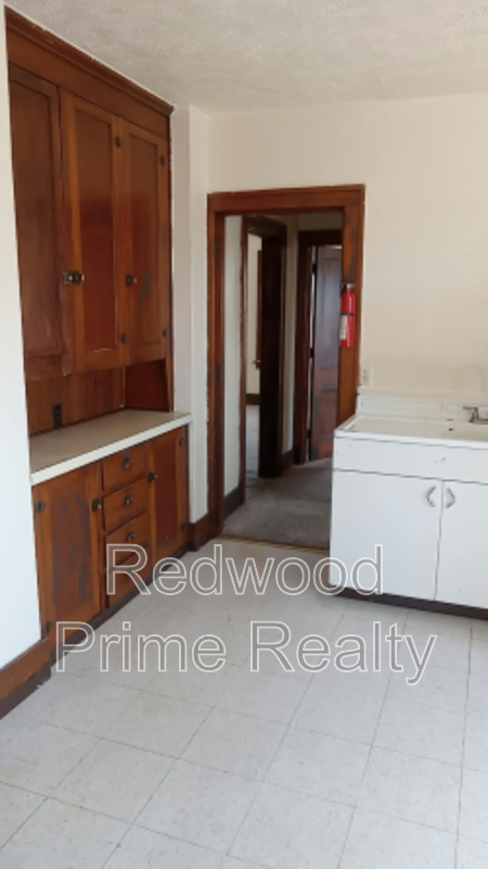 117 S Lloyd St #7 - Photo 2 of 5