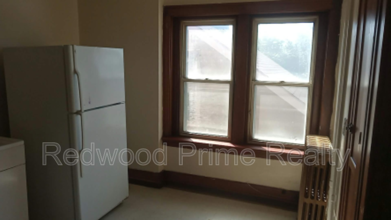 117 S Lloyd St #7 - Photo 3 of 5