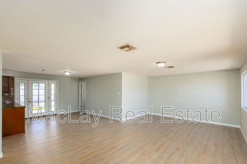 3525 E Hearn Rd - Photo 3 of 18