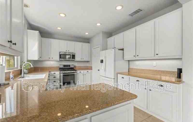 33555 Cedar Creek Ln - Photo 4 of 25
