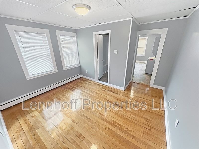 72 Portland St - Photo 5 of 12