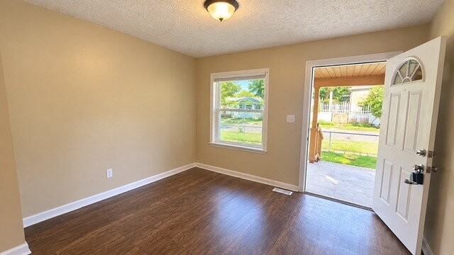 567 N Belmont Ave - Photo 3 of 11