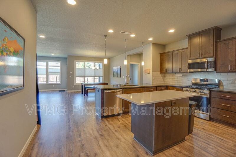 10910 Ne 97th Ave - Photo 5 of 35