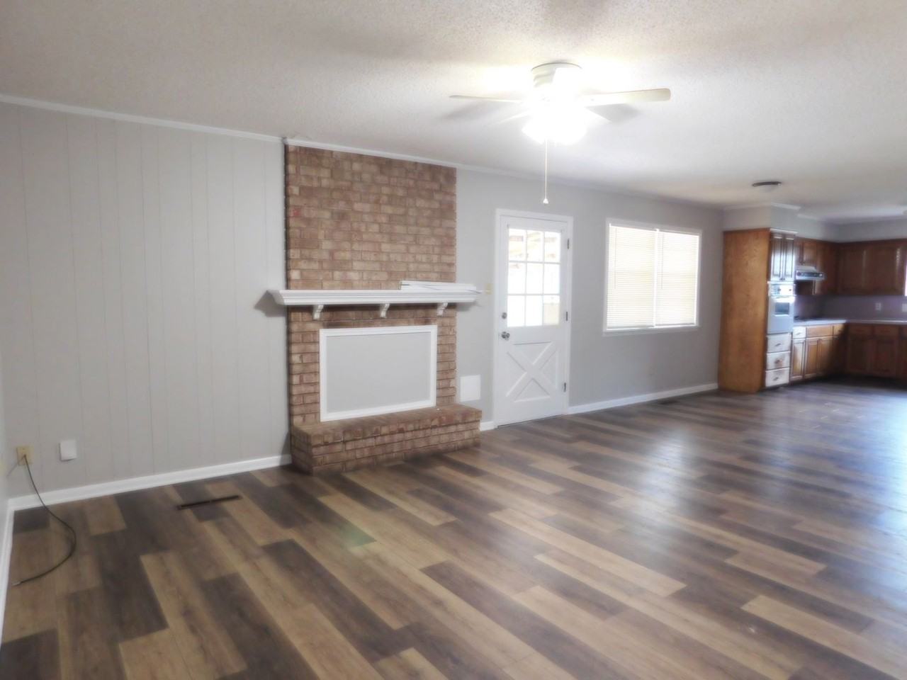 7800 Meadow Dr - Photo 3 of 9