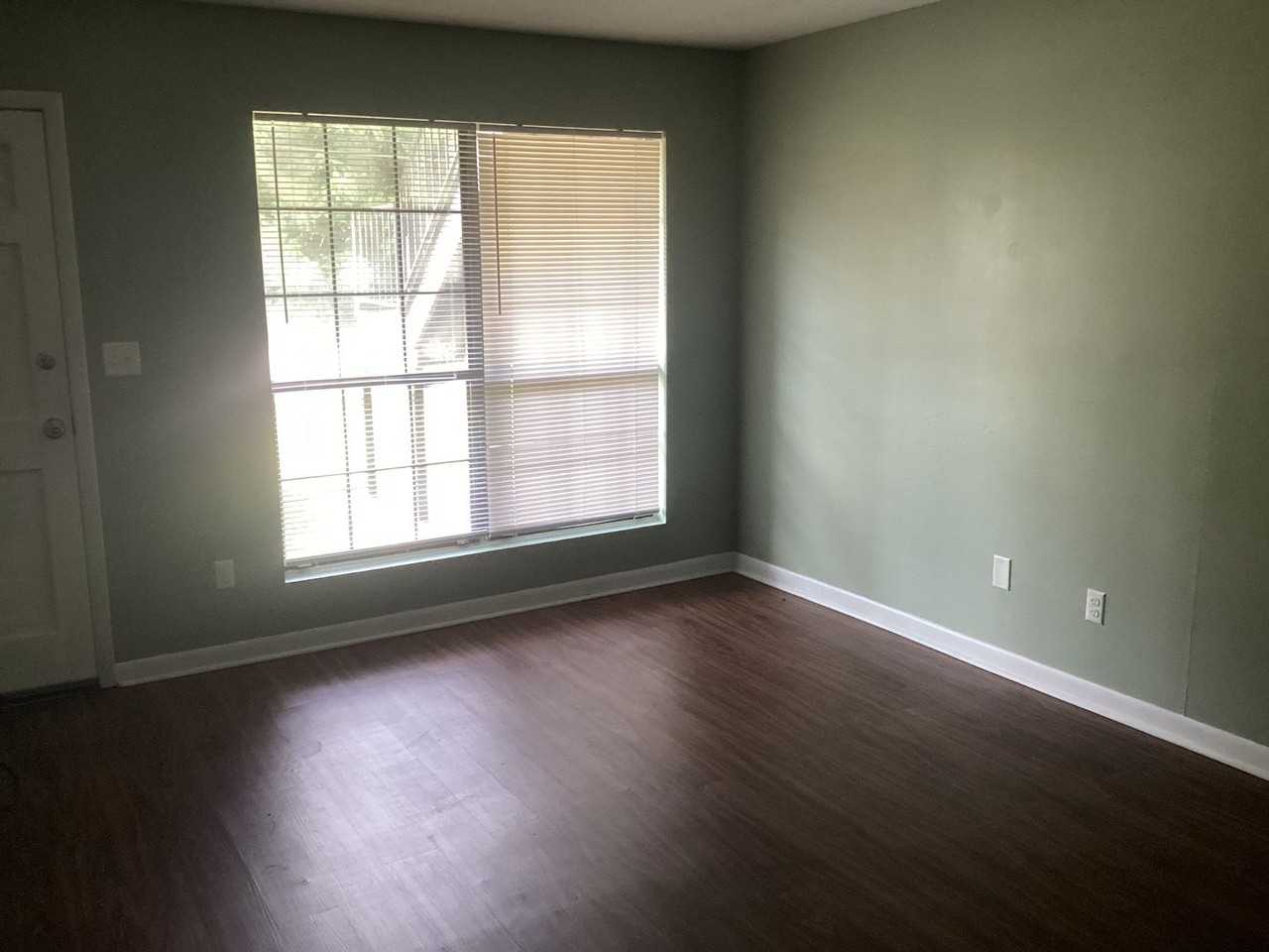 407 Gaines St Sw - Photo 3 of 8