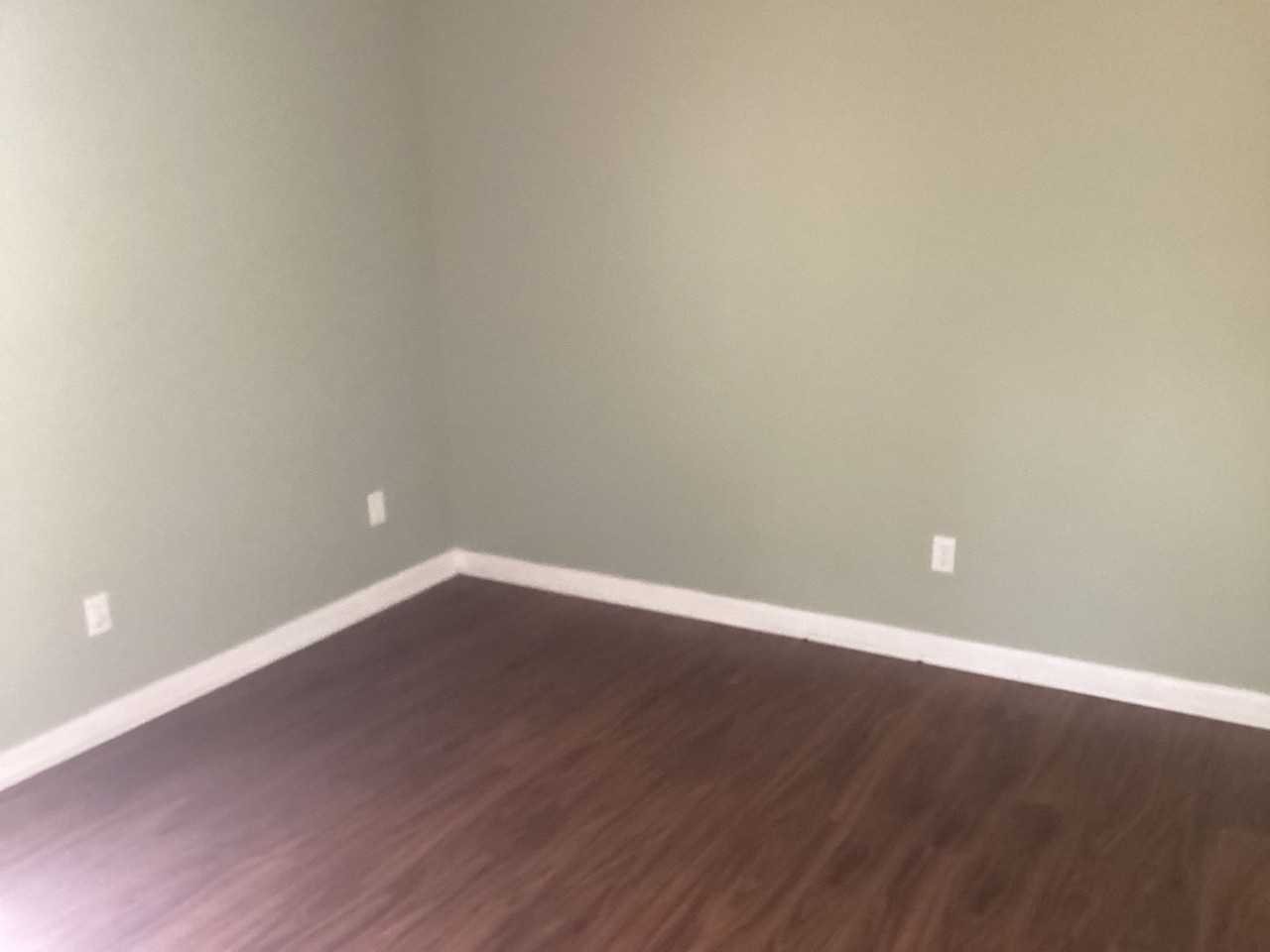 407 Gaines St Sw - Photo 4 of 8